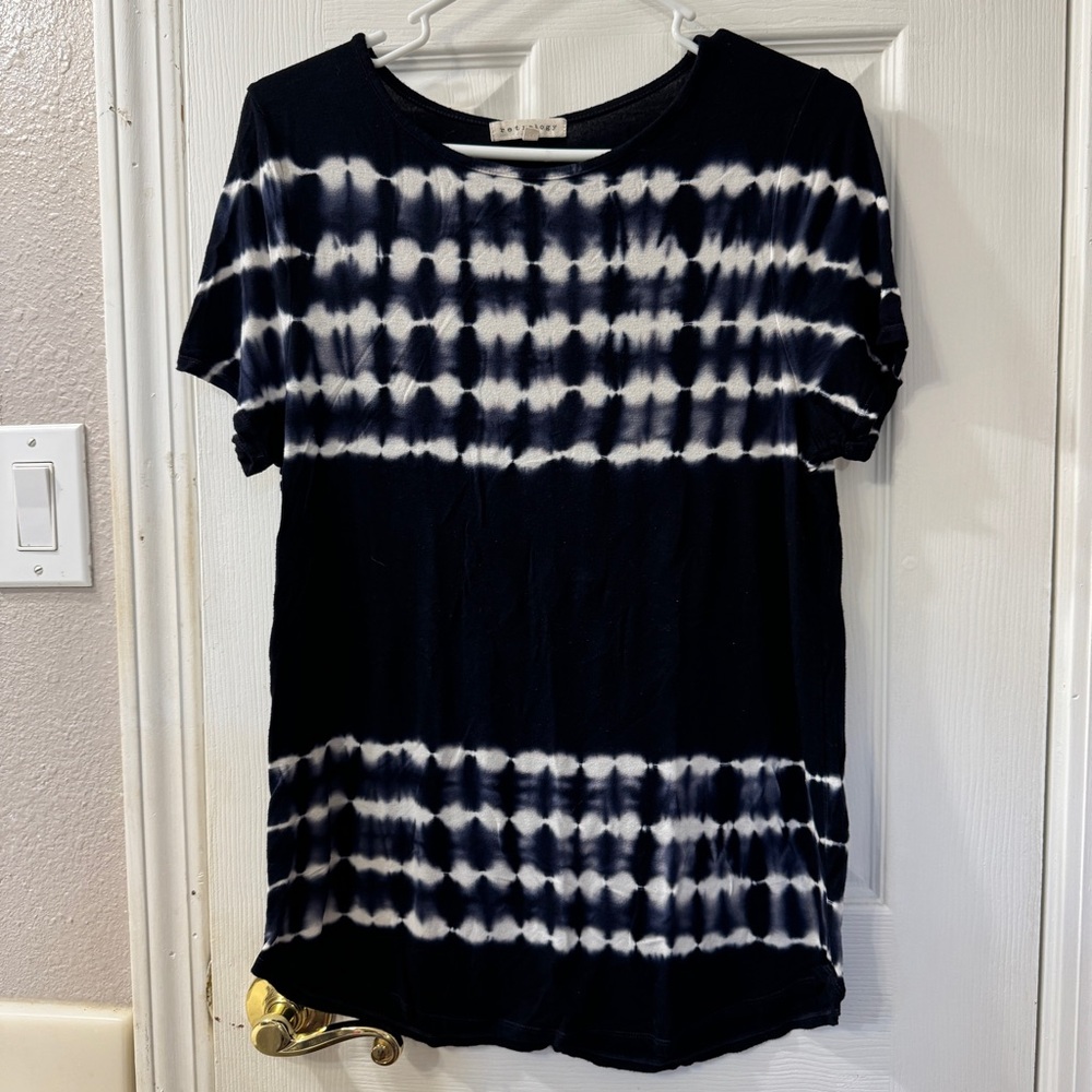 💜 3/$15 Retrology medium size blouse